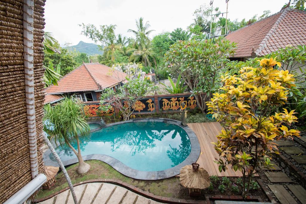 Hobbit'S House Homestay Banyuwedang Εξωτερικό φωτογραφία