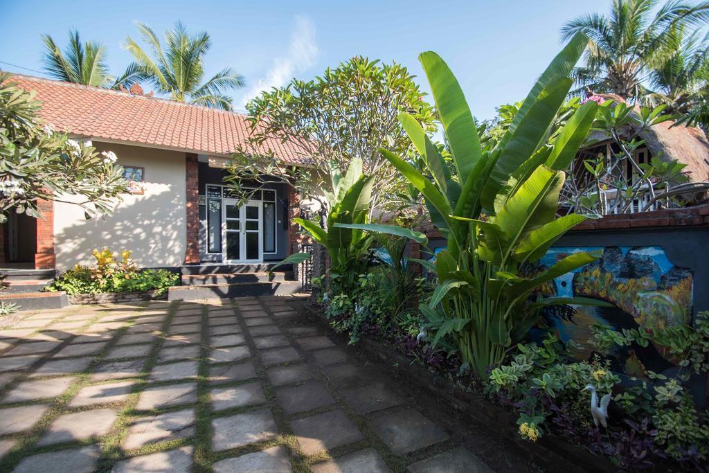Hobbit'S House Homestay Banyuwedang Εξωτερικό φωτογραφία