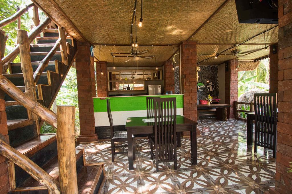 Hobbit'S House Homestay Banyuwedang Εξωτερικό φωτογραφία